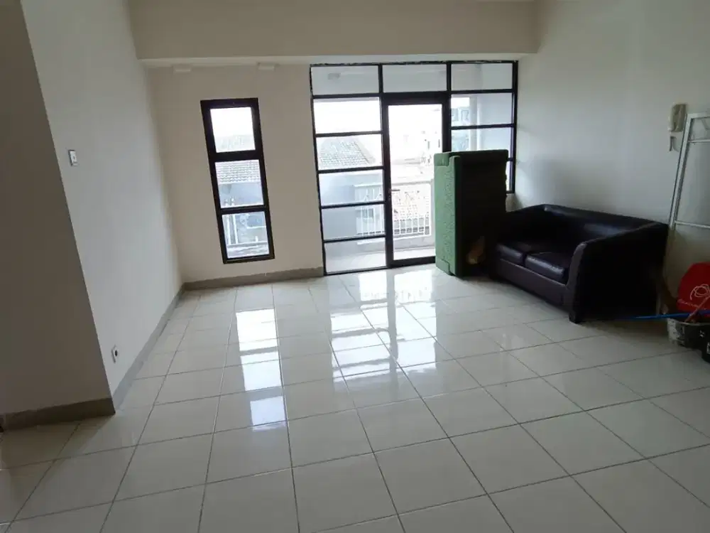 Apartemen Salemba Residence 2 BR Lantai rendah Ruang Tamu Luas SHM Unfurnished
