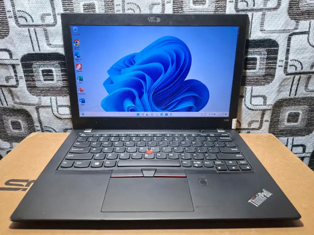 Laptop Lenovo Thinkpad X280 Core i5 ram 8gb ssd slim batre awet jos