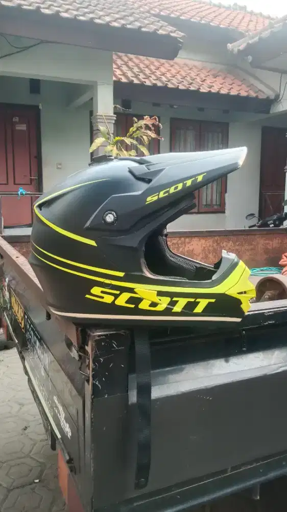 Helm Trail/Cross SCOTT Hitam Kuning Bekas - Kondisi Baik, Siap Pake