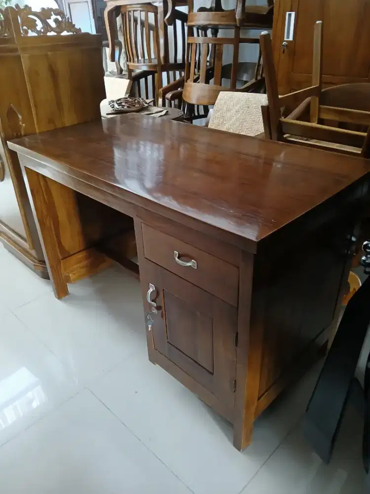 Meja Kantor Kayu Jati