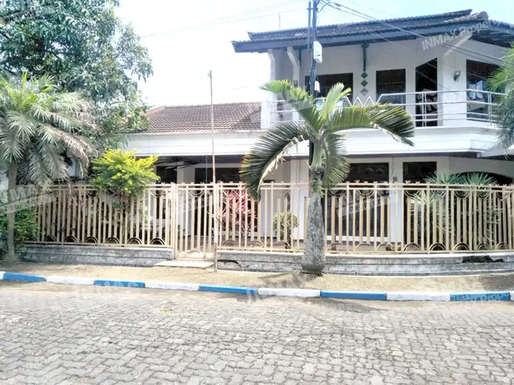 Rumah 2 Lantai 5 Kamar Row Jalan Lebar Daerah Araya Malang