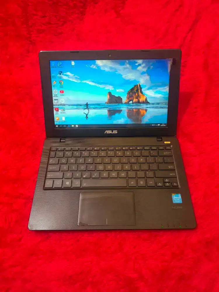 DIJUAL NOTEBOOK ASUS X200M SLIM,INTEL CELERON RAM 2 GB,HDD 320 GB.