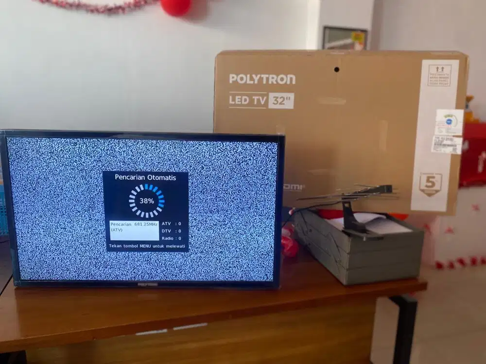 Televisi (TV) Polytron