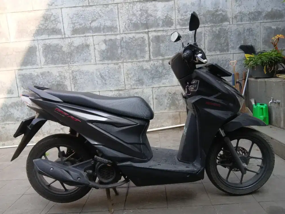Beat Deluxe Hitam 2024