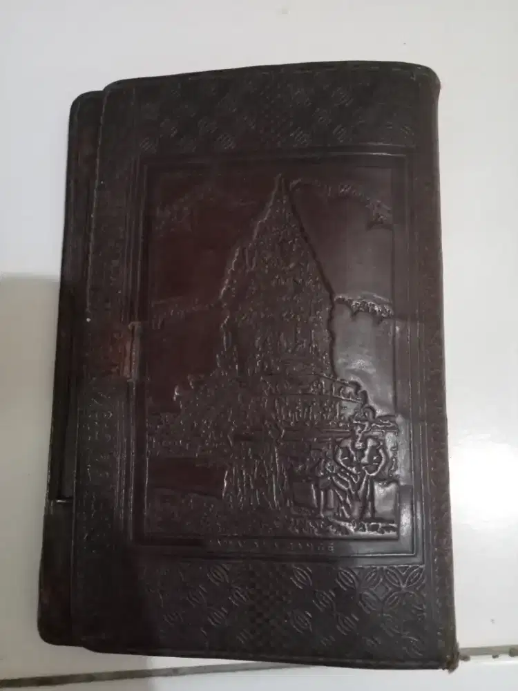 Dompet vinteg kulit barangkali ada yang mau buat koleksi barang antik