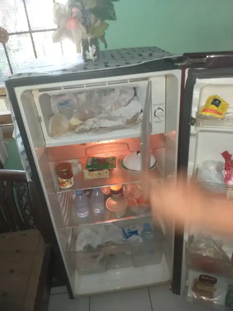 Kulkas sharp sgt dngin beku d pamulang