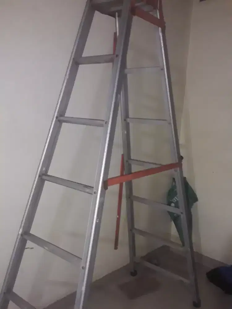 Tangga aluminium A ladder
