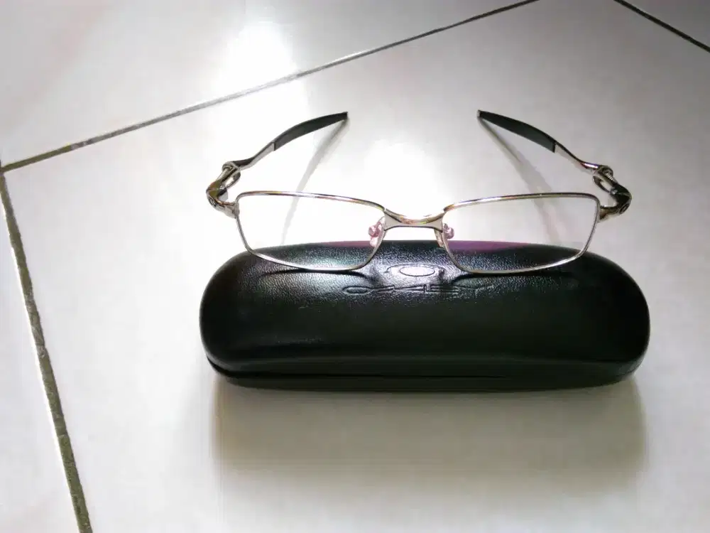 Frame kacamata oakleyy