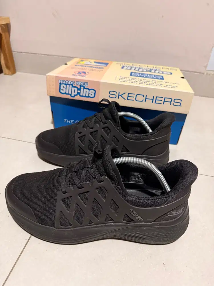 Sepatu Skechers Size 42 Hitam
