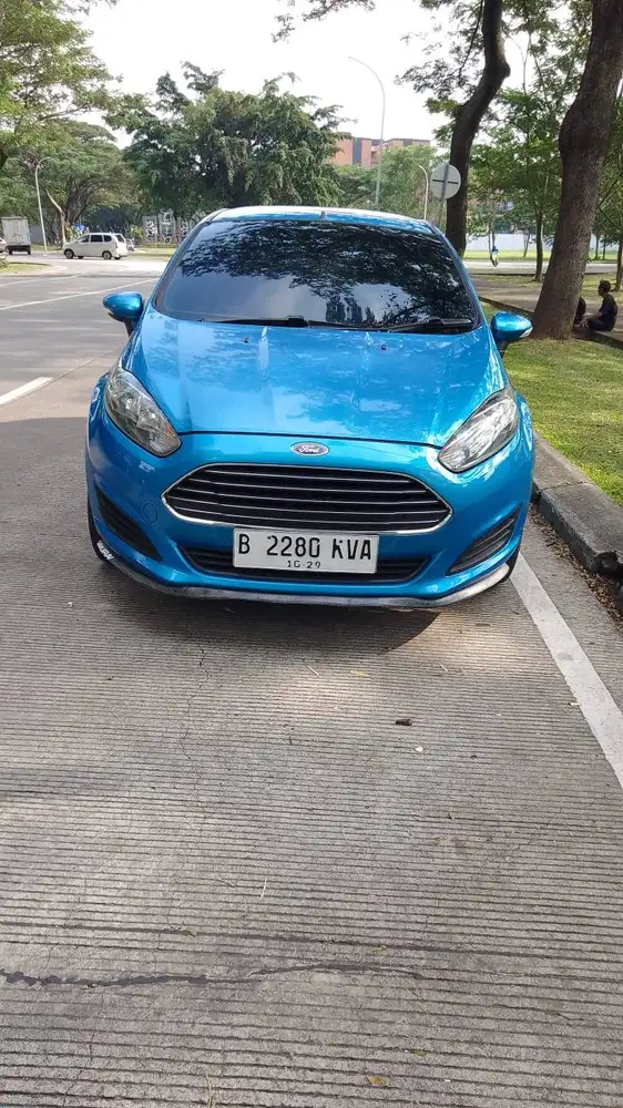 Jual mobil bekas berkualitas Ford fiesta metik biru