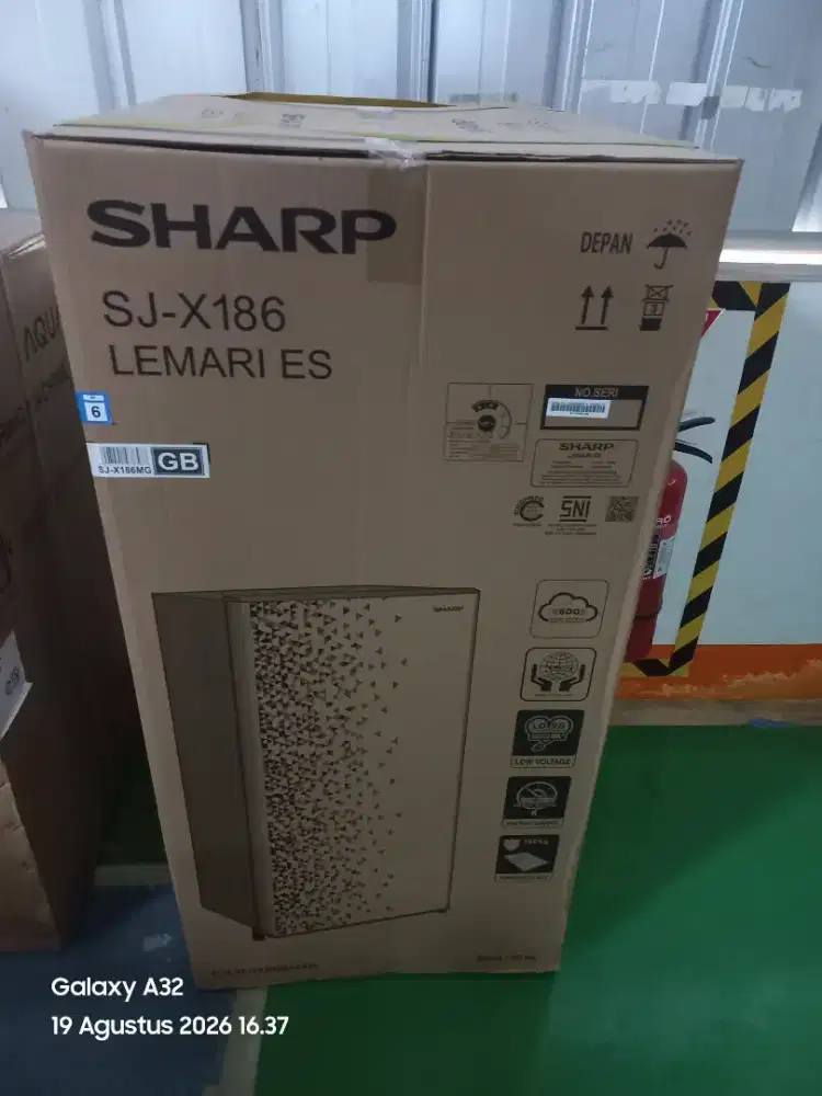 LEMARI ES SHARP SJ-X186