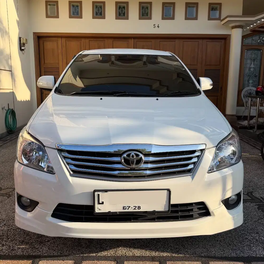 Toyota Kijang Innova G Bensin Matic 2013 Putih Plat L Mulus