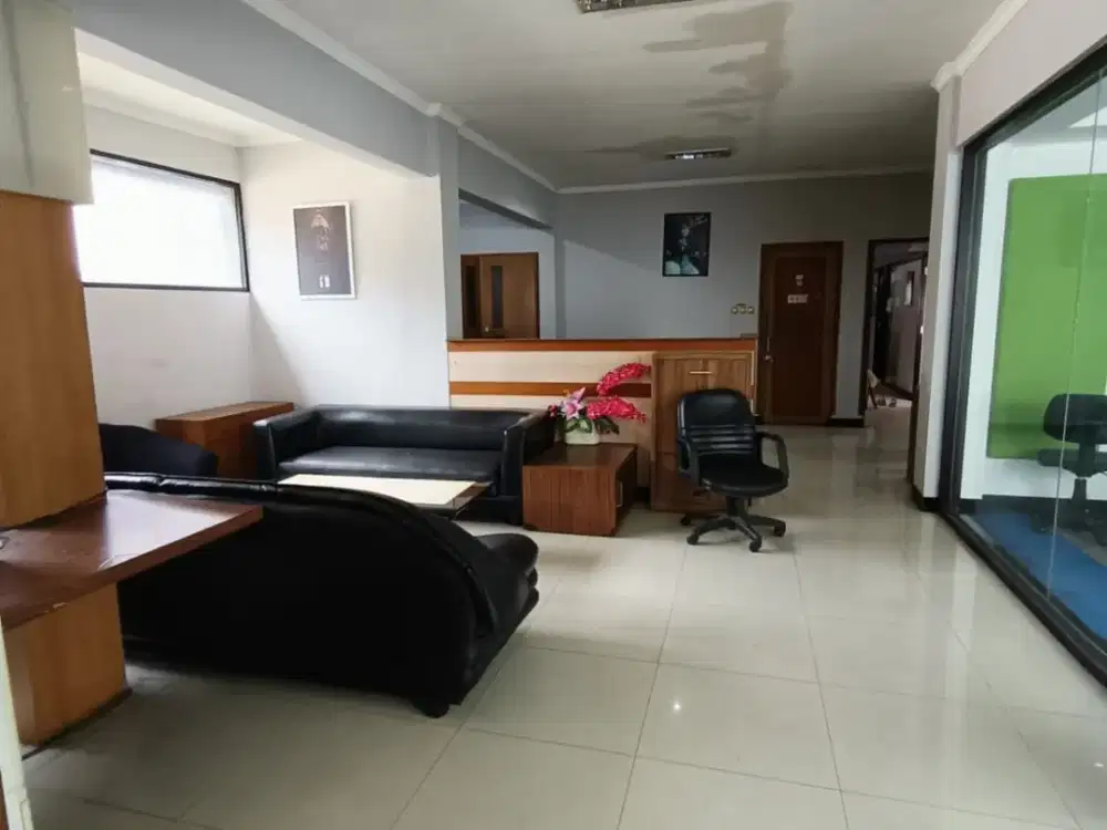 Dijual Rumah + Bangunan Kantor di Jl. Setiabudi Bandung