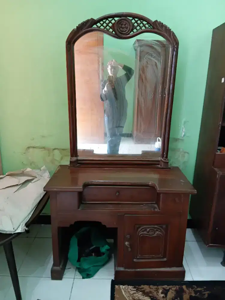 Meja rias jati kuno