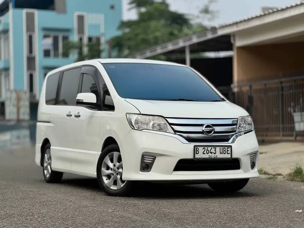Nissan Serena Highway Star Panoramic AT Putih Metalik 2013