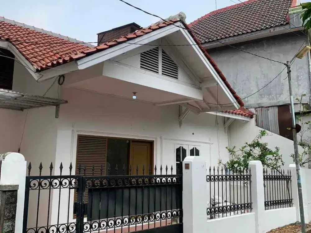 DISEWAKAN RUMAH SIAP HUNI KOMPLEK LARANGAN INDAH