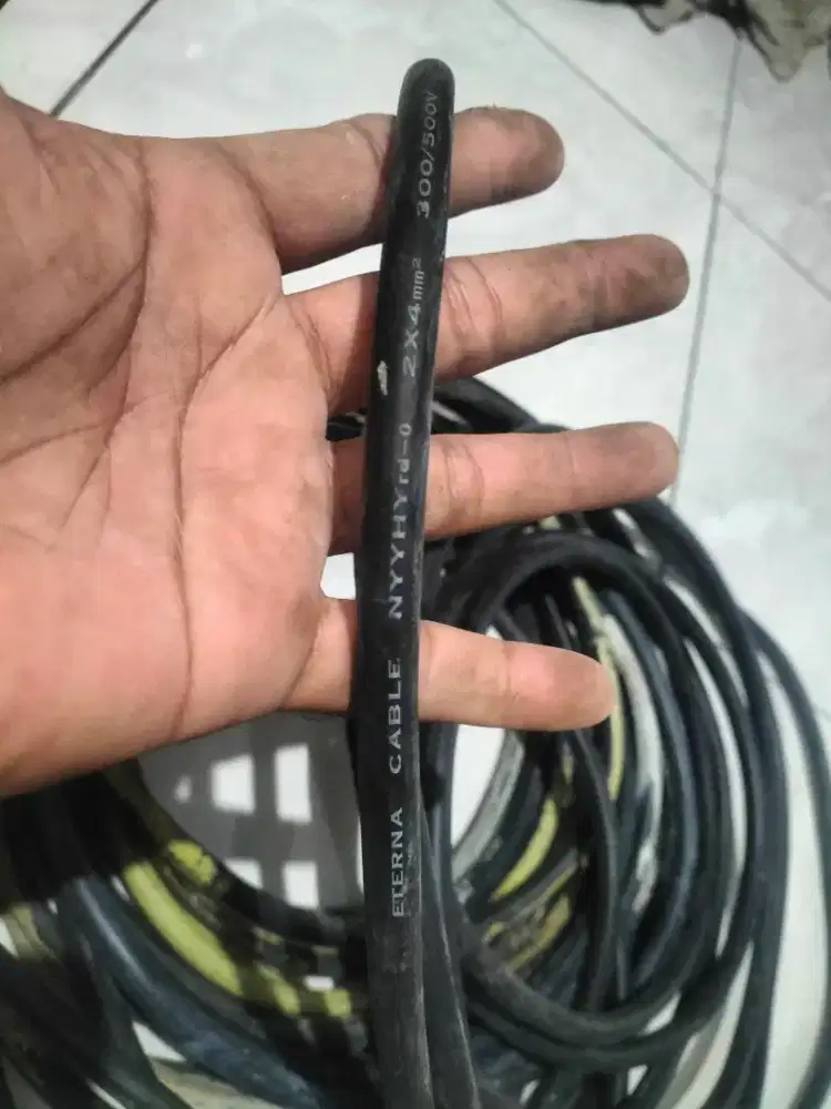 Kabel Hitam Serabut ukuran 2x4mm ETERNA