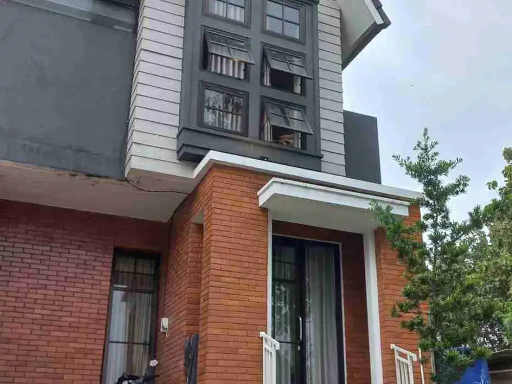 Rumah Modern 2 Lantai di Cluster Islami Adyna Residence Tasikmadu.