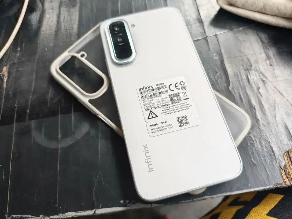Infinix Hot 70 NFC Varian Ram 8/128 Fullset baru 2minggu batre badak