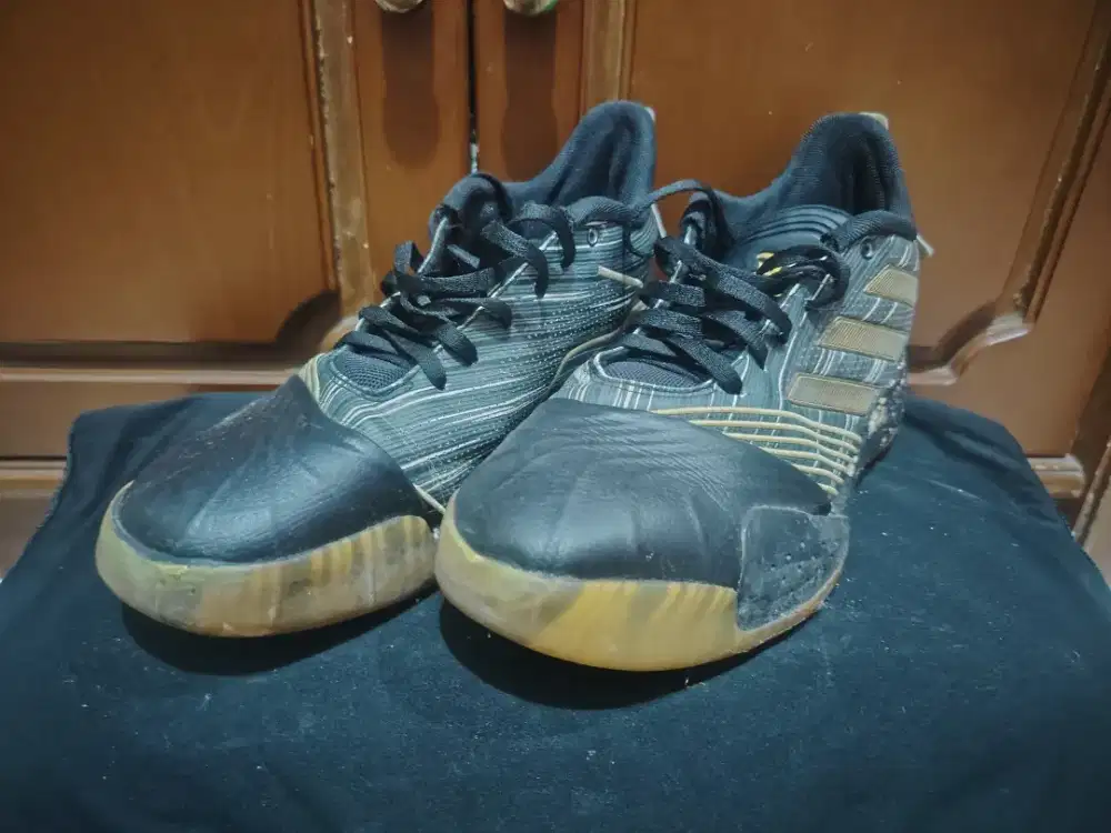 Adidas T-mac Millenium black gold