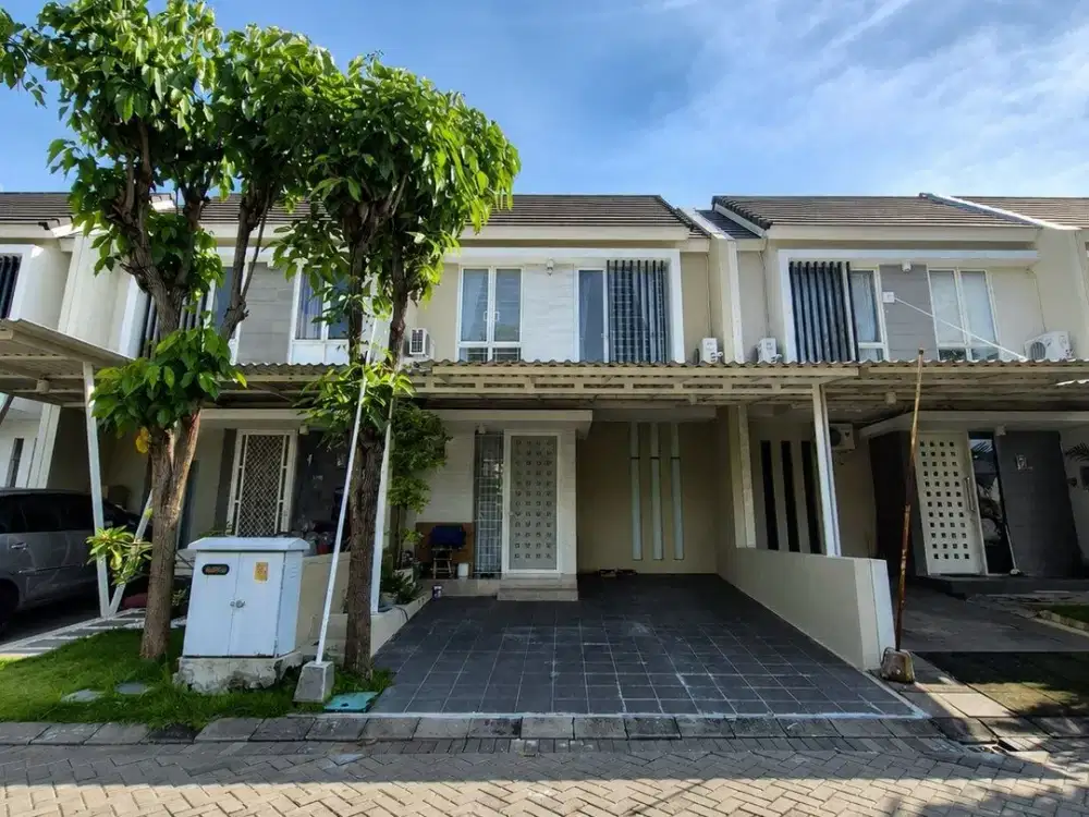 RUMAH THE GREENLAKE CITRALAND STAREGIS ROW 2.5 MOBIL
