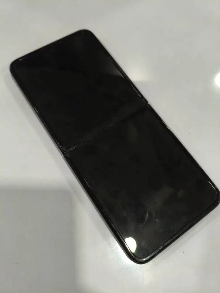 Samsung Galaxy Z Flip3 5G 128GB / RAM 8GB – Kondisi Mulus