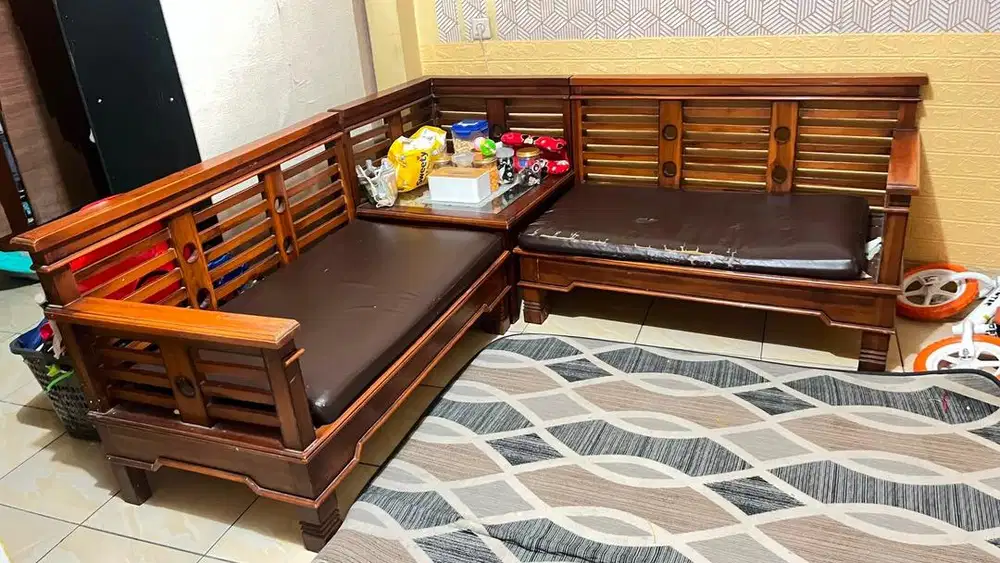 Meja tamu kayu masih bagus 1.5 negoin