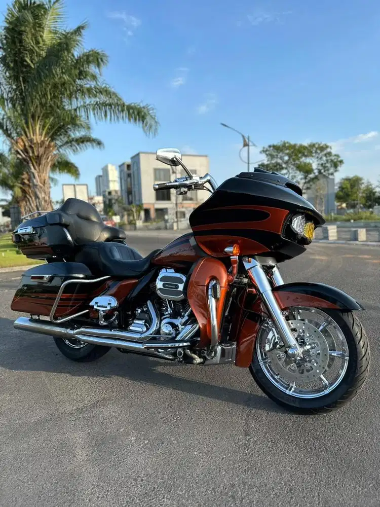 Harley davidson Road Glide Ultra CVO 2015 Limited Color Like New