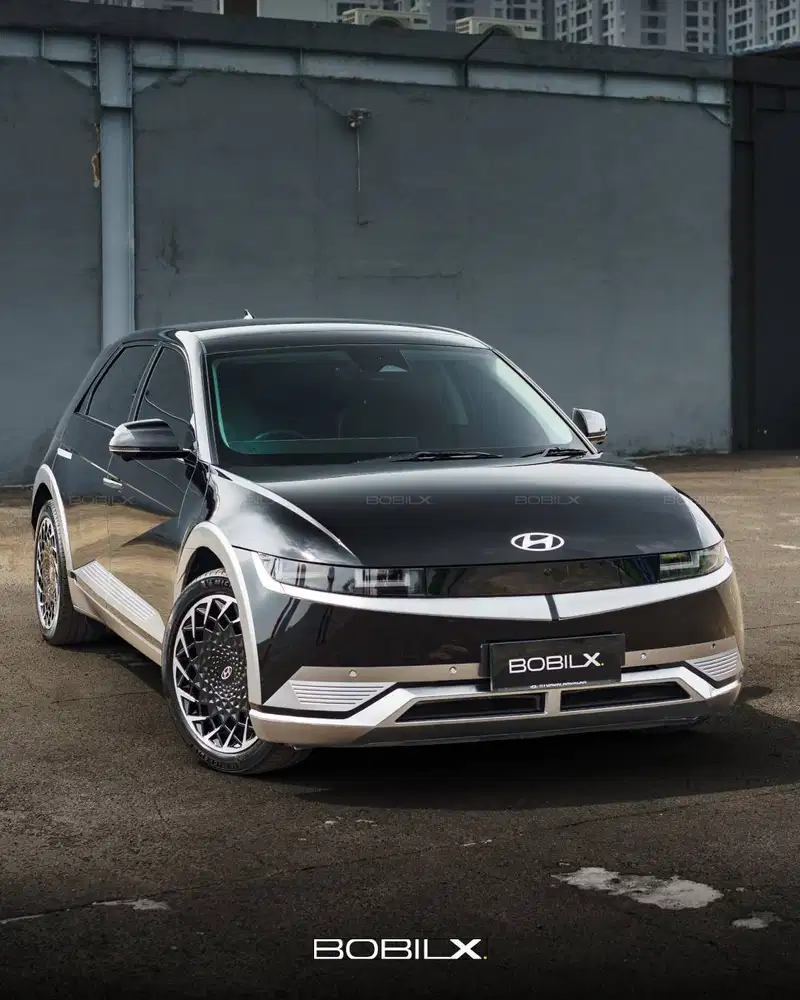 NIK 2023 Hyundai IONIQ 5 Signature Long Range  Black on Black
