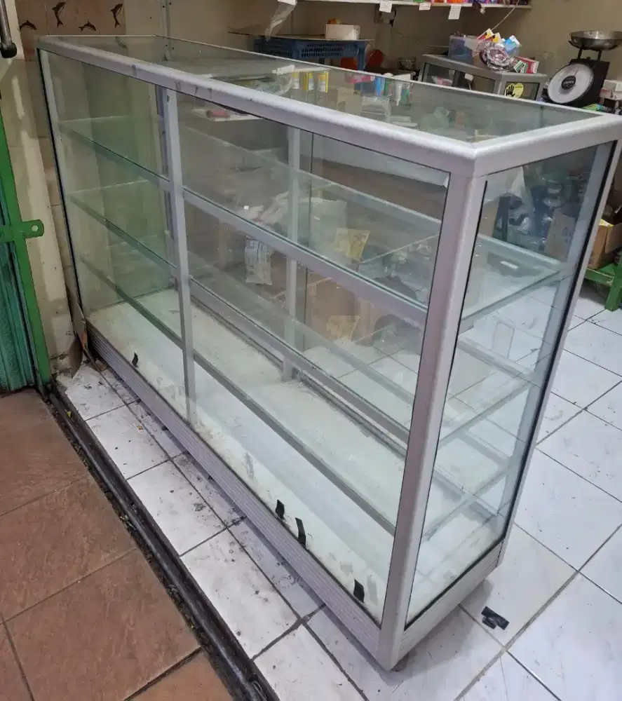 Etalase warung bekas