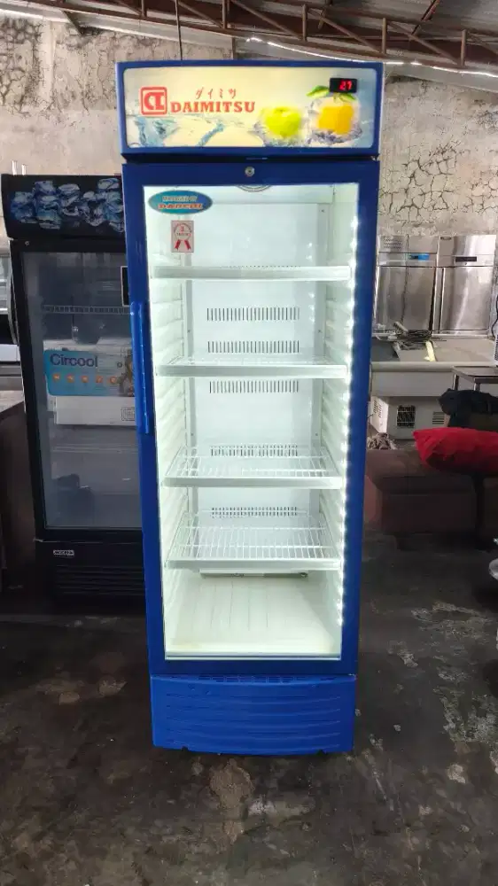 Showcase 1 pintu 

Merk DAIMITSU 
Kapasitas 380 L
Mesin ori