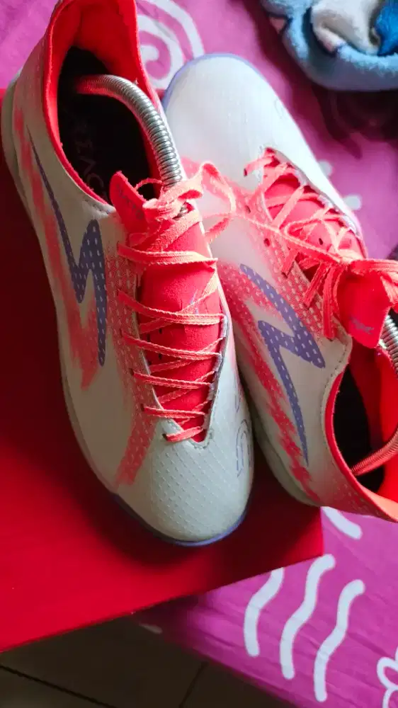 Sepatu futsal specs