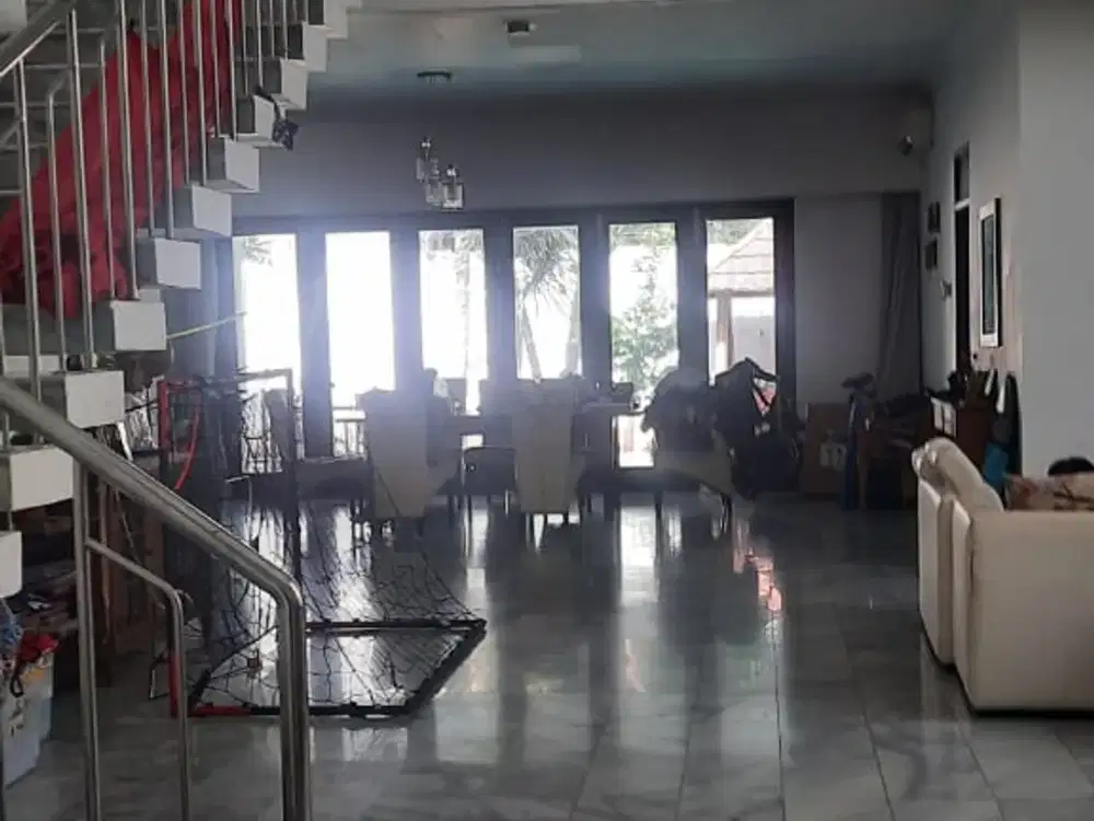 Disewakan Rumah di Pejaten Barat Semi Furnished Parkir muat 4 mobil