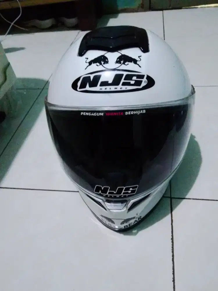 Jual helm masih baru