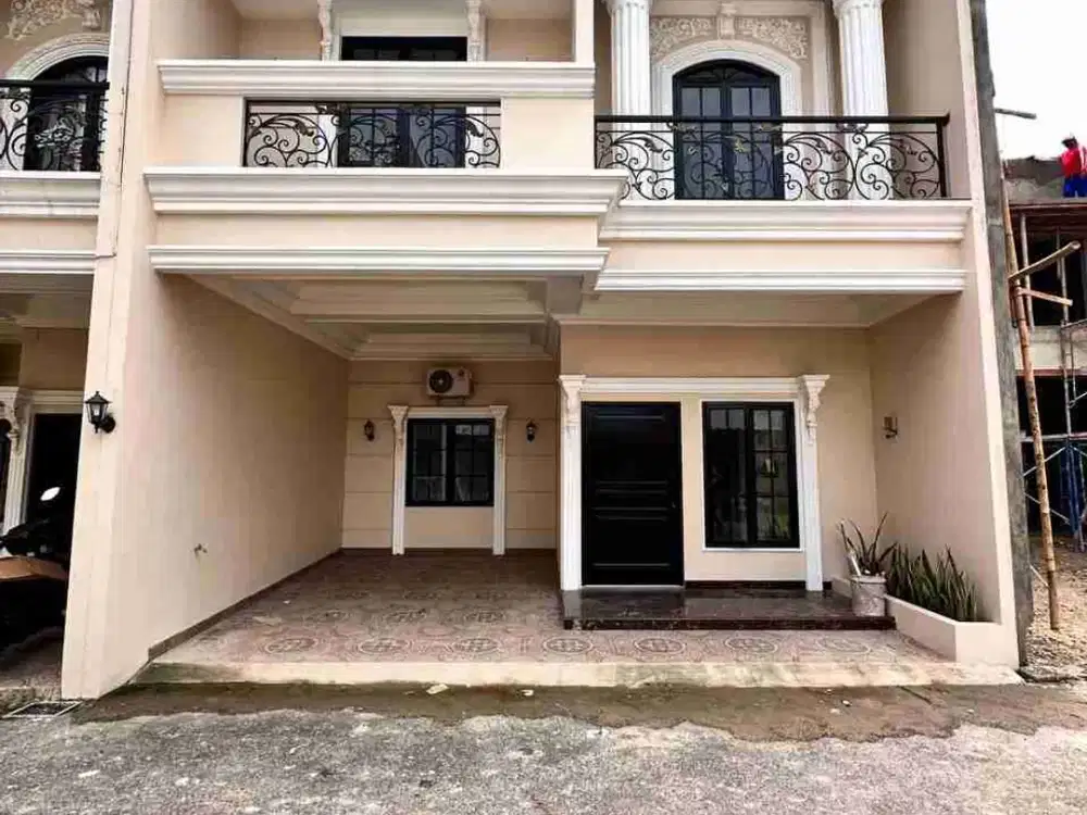 2lt + Rooftop Rumah di JAKSEL DEKAT Stasiun KRL & TB Simatupang