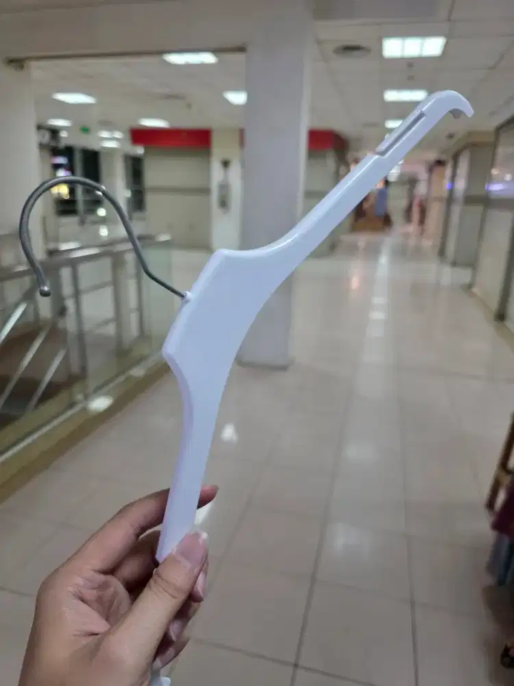 Hanger baju dewasa putih susu 1lusin 15rb