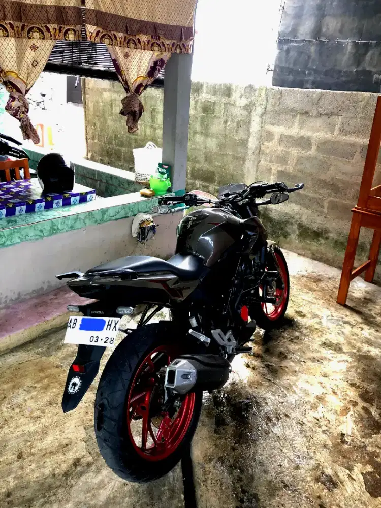 DIJUAL HONDA CB150R AB SLEMAN PEMILIK PRIBADI DAN TERAWAT