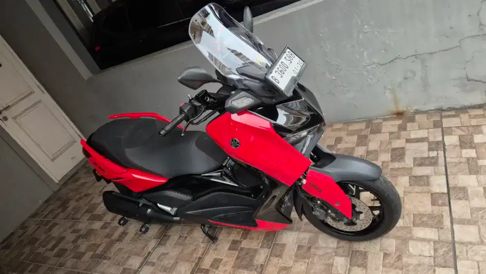 Yamaha Xmax 2023 merah