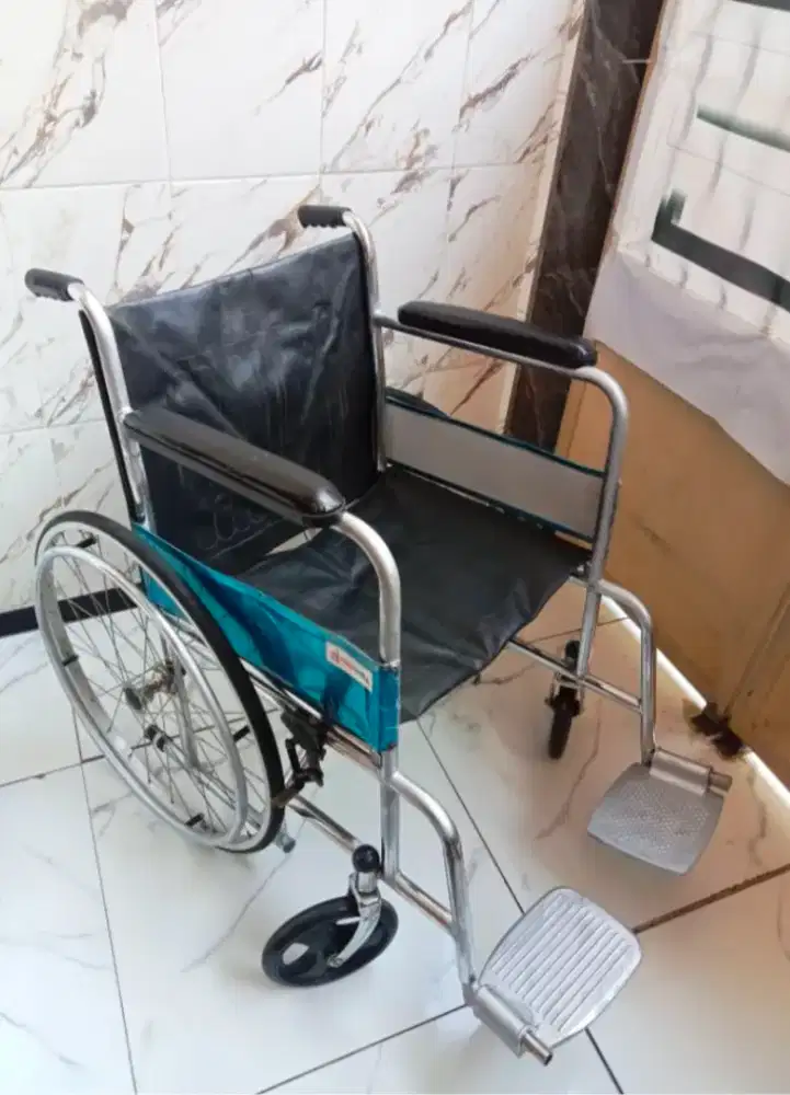 Kursi roda merk sellaco bekas pakai