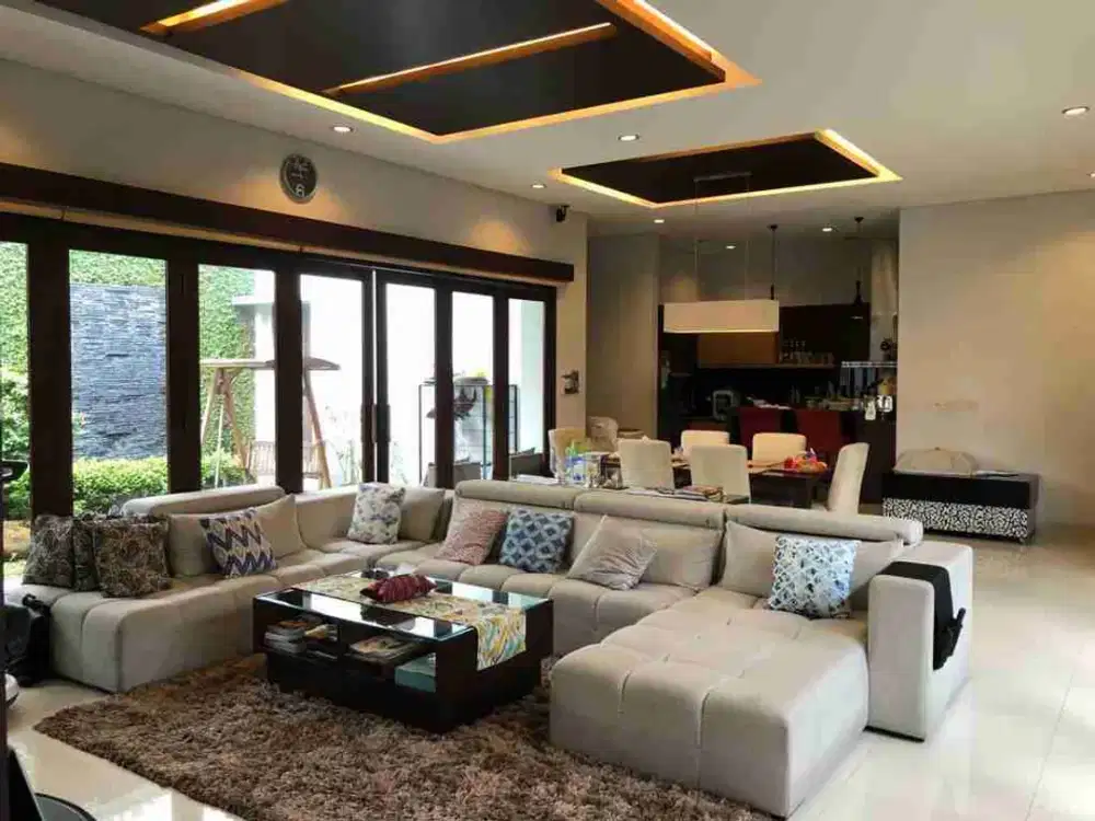 DIJUAL RUMAH DI PULOGADUNG ADA KOLAM IKAN SANGAT TERAWAT HARGA NJOP
