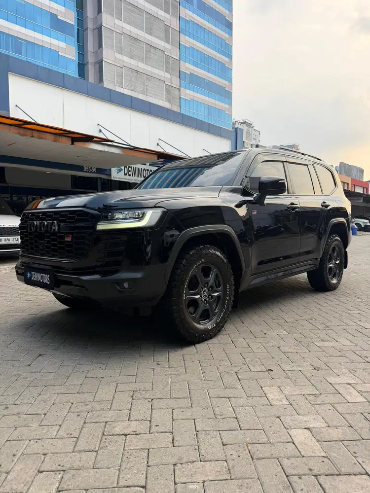 Toyota Land Cruiser GR-S 2023
