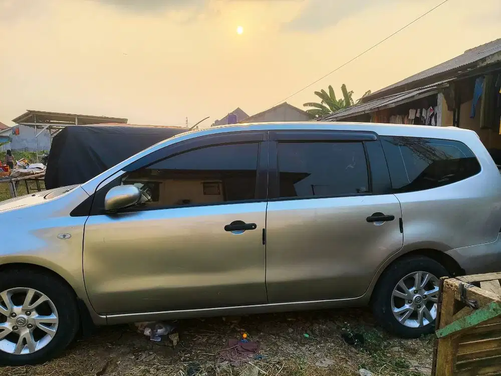 Di jual livina 2013 at tipe SV