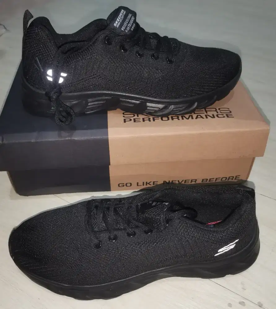 Sepatu Skechers sz 40