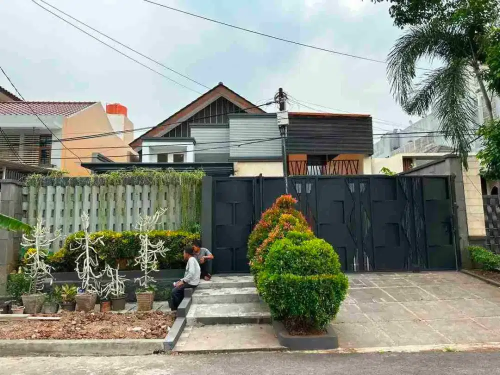Rumah Private Pool di Matraman  Jakarta Timur