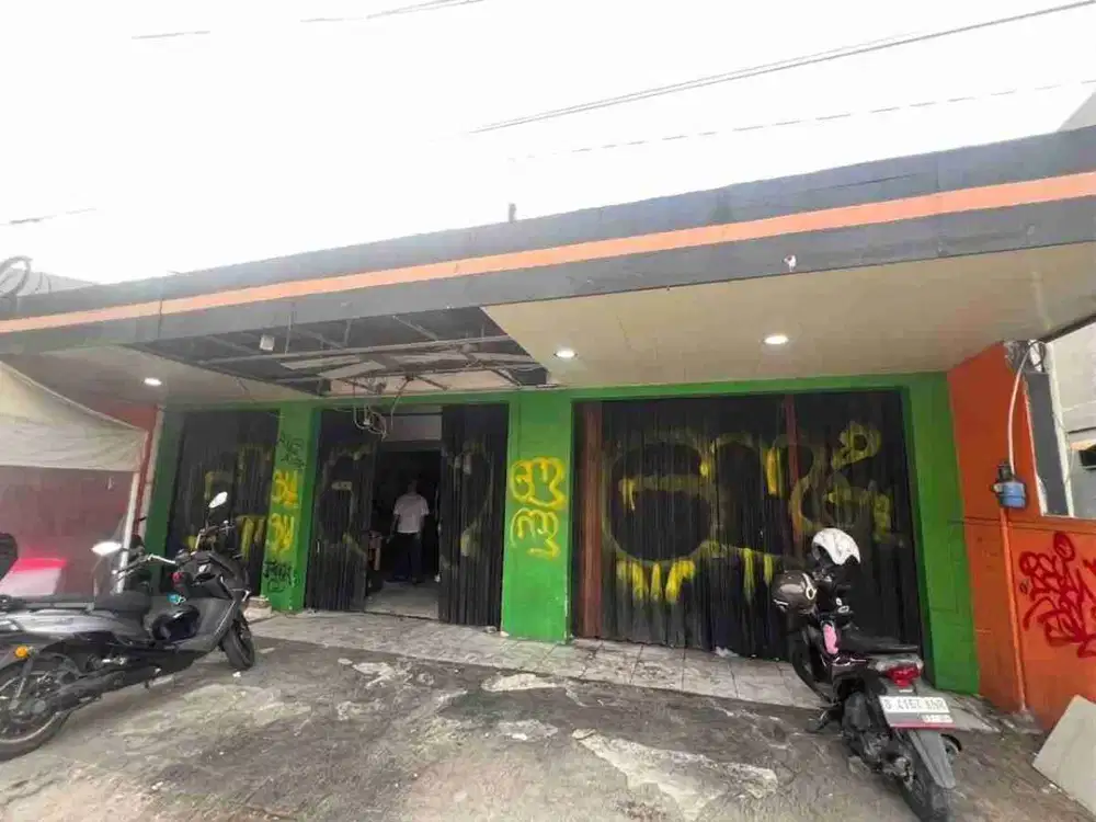 ruko lebar pinggir jalan dekat stasiun dan pemukiman cocok untuk kuliner dan bisnis lain di beji