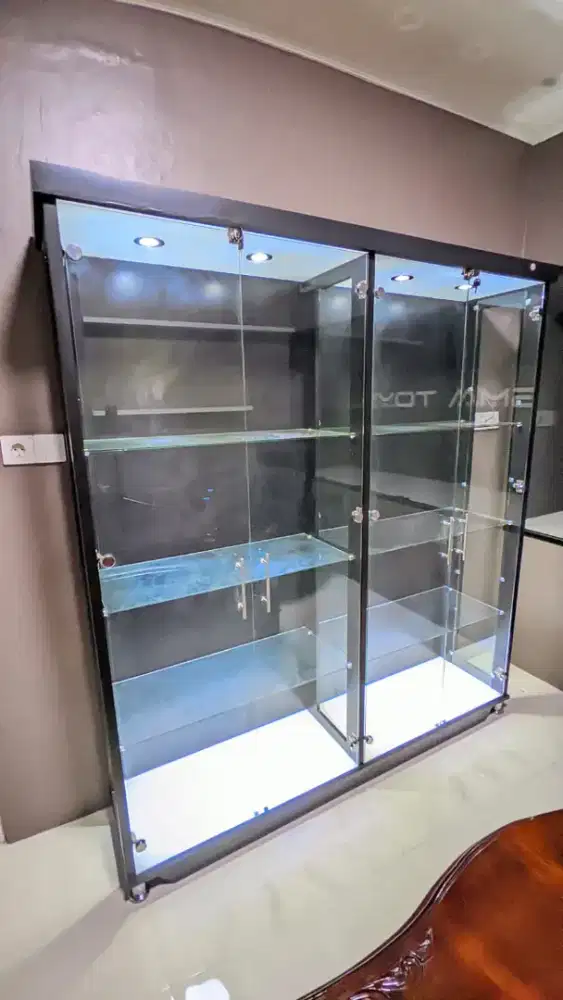 Lemari Rak Kaca Display