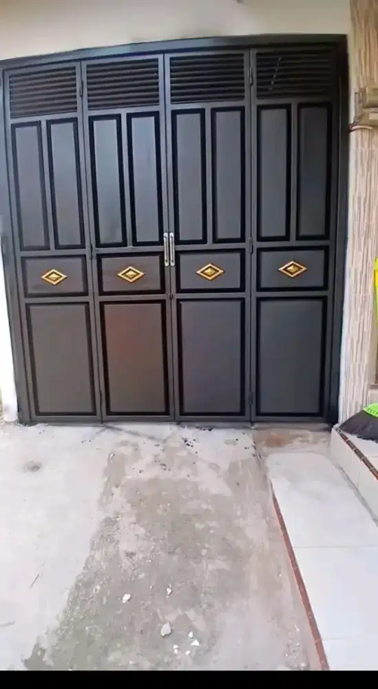 Pintu lipat garasi