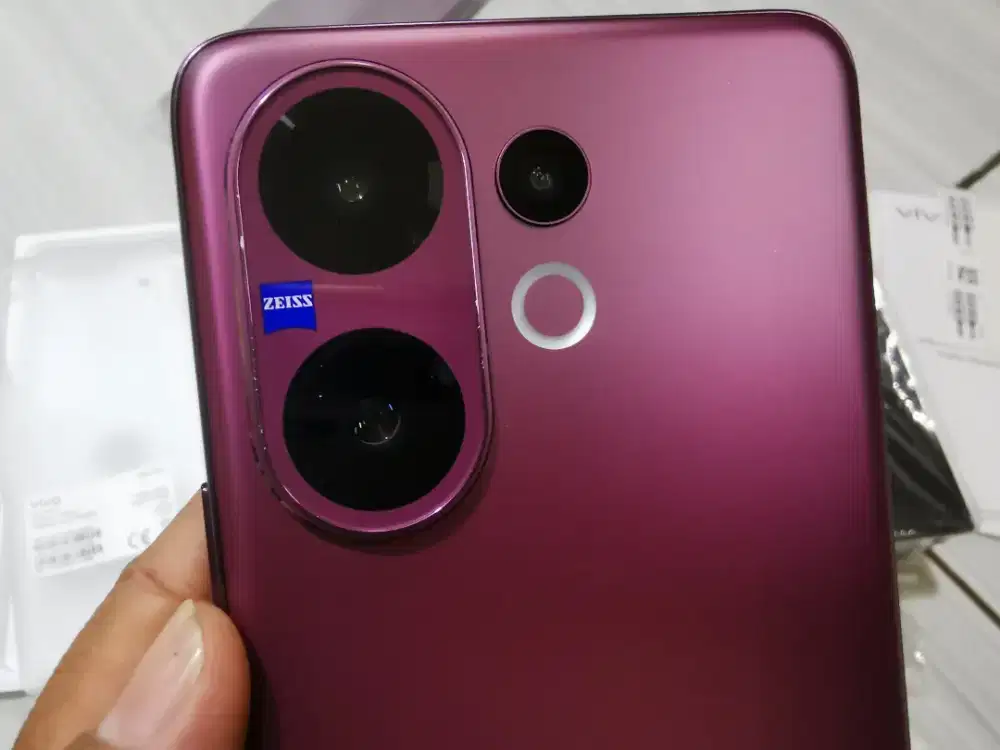 Vivo V60 5G
Ram 8/256