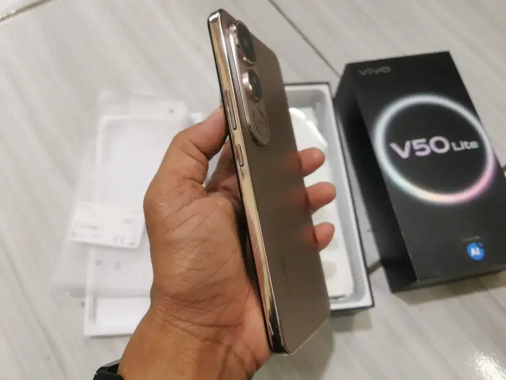 Vivo V50 lite 5G
Ram 8/256