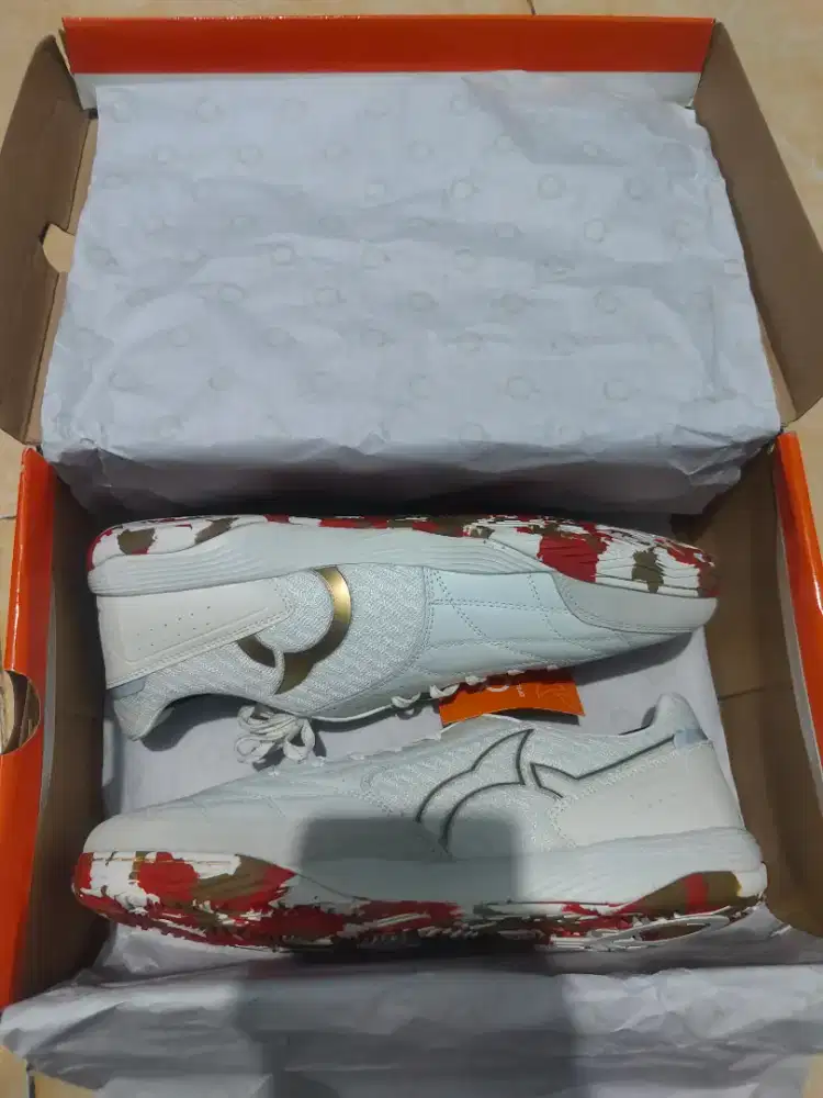 jual sepatu futsal ortuseight vanquish warna off white